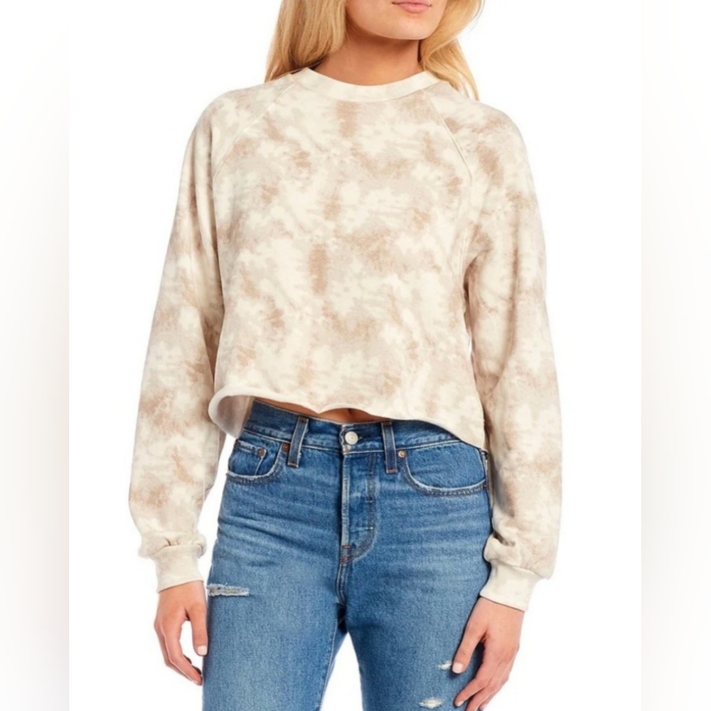 Levis Crop Top Long sleeve sweatshirt. NWT